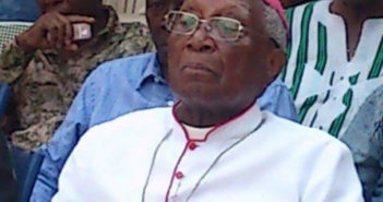 Togo : Monseigneur Philippe Fanoko KPODZRO met les pieds dans les plats et qualifie la constitution togolaise de « manchot »